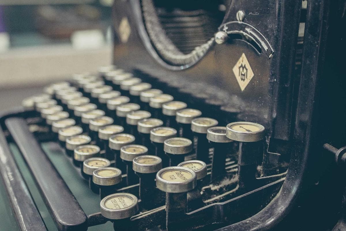 Vender productos digitales con Shopify: qué preparar antes de subir PDFs, plantillas o cursos